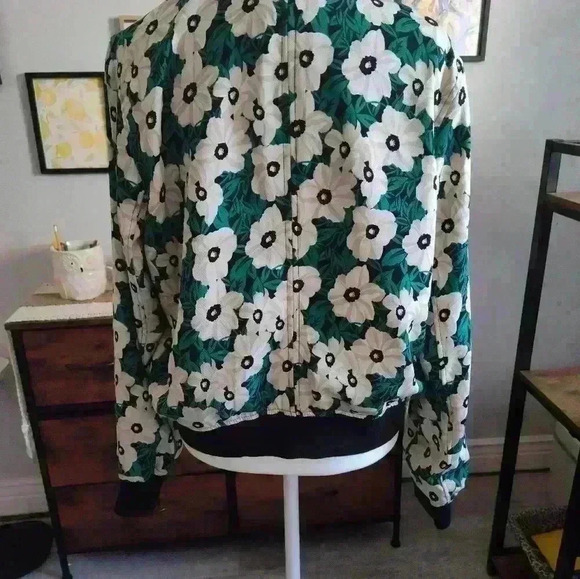 Who What Wear Floral Bomber size medium #107 - Picture 2 of 2